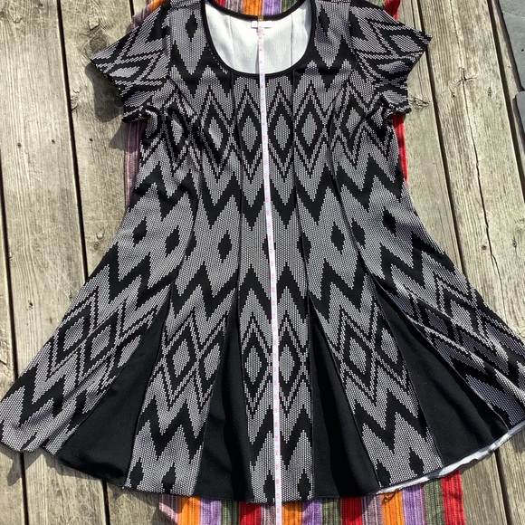 Avenue size 18/20 Fit and Flare Dress - Picture 4 of 10